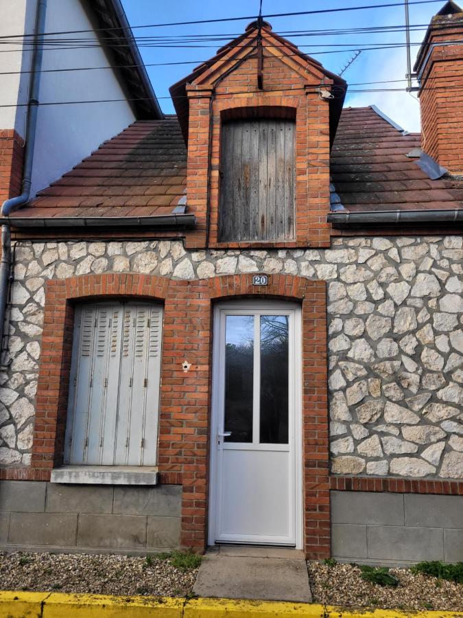 Petite Maison A Salbris Exterior photo
